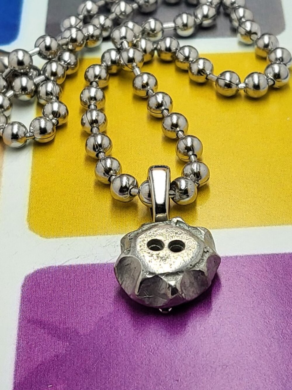Necklace vintage Todd Oldham Button 90s Silver tone Bottle cap Retro